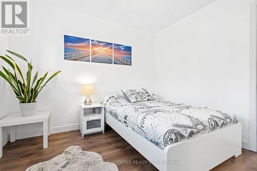 31 Moore Place, Barrie, ON - Indoor Photo Showing Bedroom