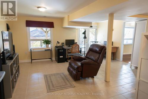 31 Moore Place, Barrie, ON - Indoor