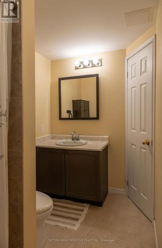 31 Moore Place, Barrie, ON - Indoor Photo Showing Bathroom