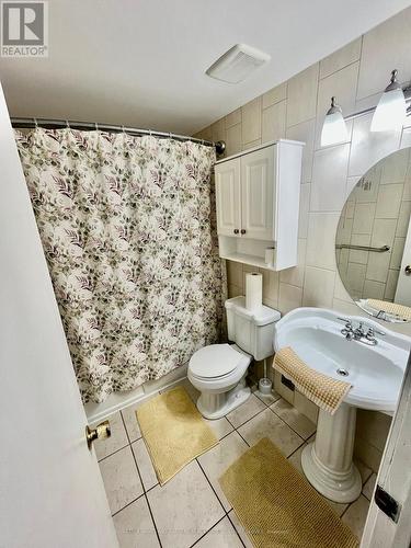 18 Homeland Court, Brampton, ON - Indoor Photo Showing Bathroom