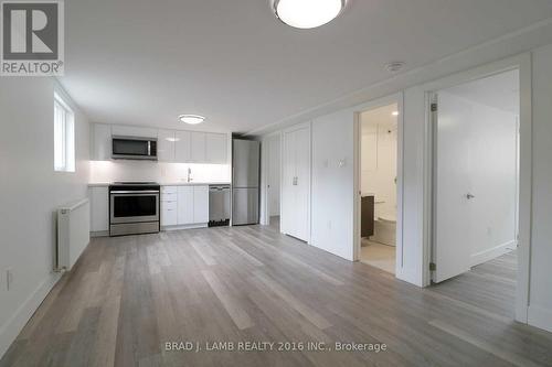 2 - 28A Third Street, Toronto, ON - Indoor Photo Showing Kitchen