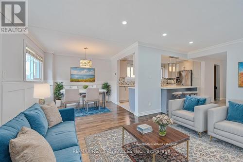 70 Crenshaw Court, Brampton, ON - Indoor Photo Showing Living Room