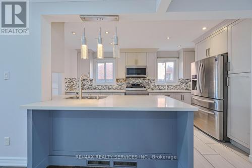 70 Crenshaw Court, Brampton, ON - Indoor Photo Showing Kitchen With Stainless Steel Kitchen With Upgraded Kitchen