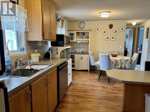 5485 Tatton Station Road, 100 Mile House, BC - Indoor Photo Showing Kitchen With Double Sink