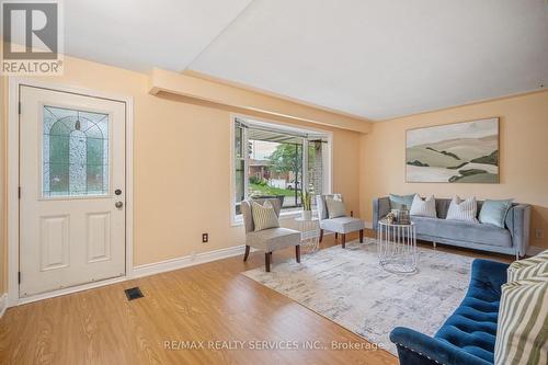 Upper - 560 Highpoint Avenue, Waterloo, ON - Indoor Photo Showing Living Room