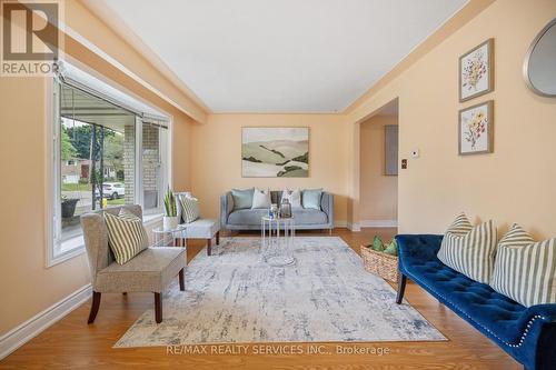 Upper - 560 Highpoint Avenue, Waterloo, ON - Indoor Photo Showing Living Room