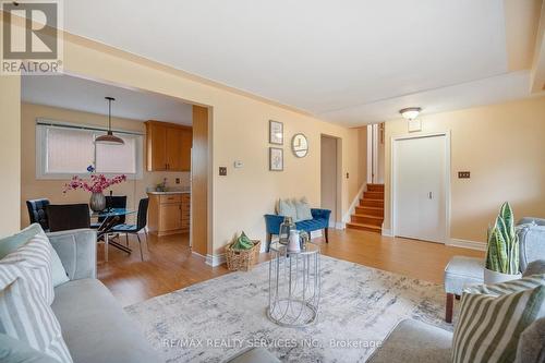 Upper - 560 Highpoint Avenue, Waterloo, ON - Indoor Photo Showing Living Room