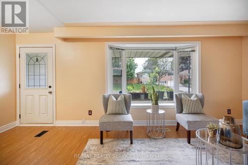 Upper - 560 Highpoint Avenue, Waterloo, ON - Indoor Photo Showing Living Room