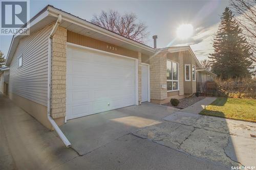 2325 Clarence Avenue S, Saskatoon, SK - Outdoor