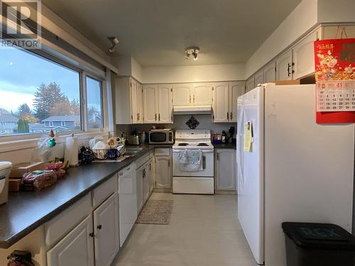 5015 Mcrae Crescent, Terrace, BC - Indoor Photo Showing Kitchen