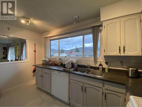 5015 Mcrae Crescent, Terrace, BC - Indoor Photo Showing Kitchen With Double Sink