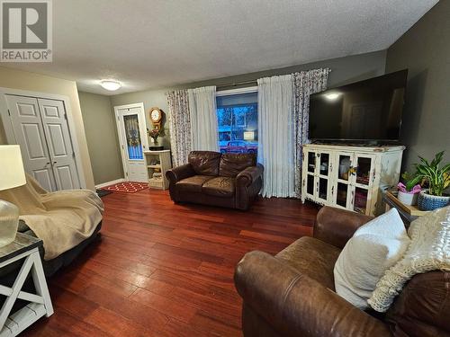 4705 46 Street, Chetwynd, BC - Indoor Photo Showing Living Room