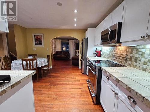 4705 46 Street, Chetwynd, BC - Indoor Photo Showing Kitchen