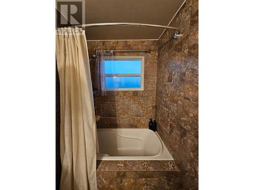 4705 46 Street, Chetwynd, BC - Indoor Photo Showing Bathroom