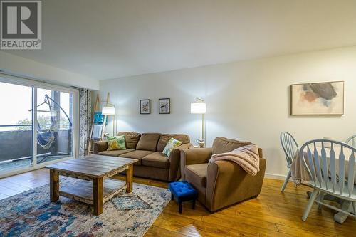 1185 Hugh Allan Drive Unit# 110, Kamloops, BC - Indoor Photo Showing Living Room