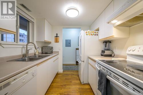 1185 Hugh Allan Drive Unit# 110, Kamloops, BC - Indoor Photo Showing Kitchen With Double Sink