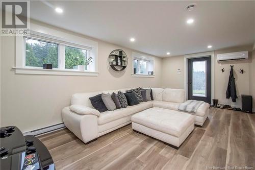 977 Route 820, Barnesville, NB - Indoor Photo Showing Living Room