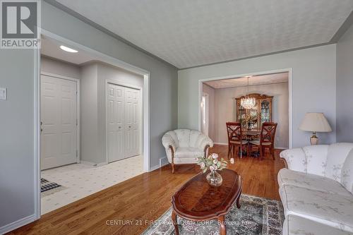 34 Eula White Place, London, ON - Indoor Photo Showing Living Room