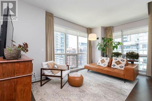 Ph15 - 36 Blue Jays Way, Toronto, ON - Indoor Photo Showing Living Room