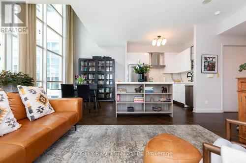 Ph15 - 36 Blue Jays Way, Toronto, ON - Indoor Photo Showing Living Room