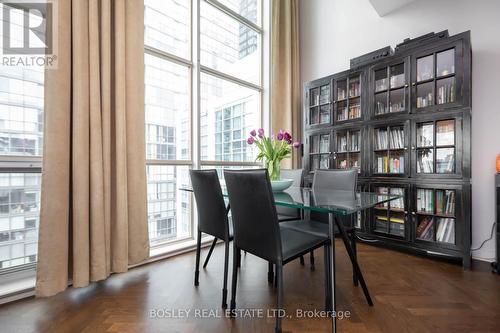 Ph15 - 36 Blue Jays Way, Toronto, ON - Indoor Photo Showing Dining Room