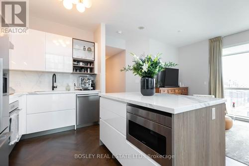 Ph15 - 36 Blue Jays Way, Toronto, ON - Indoor Photo Showing Kitchen