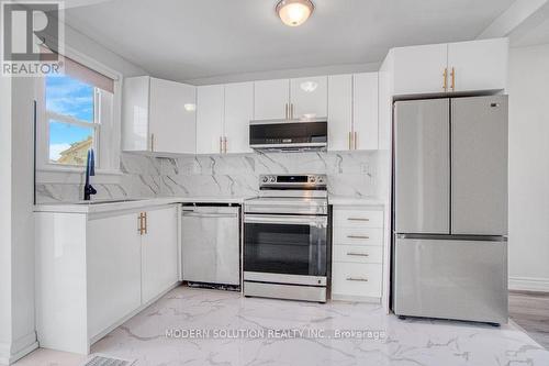 56 Cambridge Avenue, Hamilton, ON - Indoor Photo Showing Kitchen