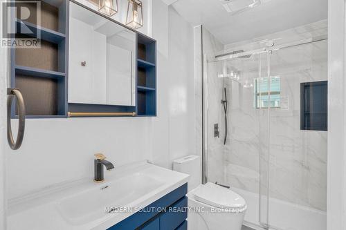 56 Cambridge Avenue, Hamilton, ON - Indoor Photo Showing Bathroom