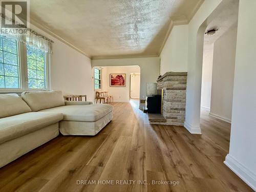 32 Davidson Drive, Vaughan, ON - Indoor Photo Showing Living Room