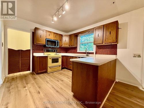 32 Davidson Drive, Vaughan, ON - Indoor Photo Showing Kitchen With Double Sink