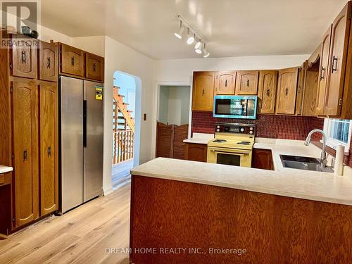 32 Davidson Drive, Vaughan, ON - Indoor Photo Showing Kitchen