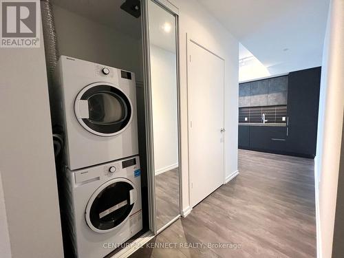 2502 - 1000 Portage Parkway, Vaughan, ON - Indoor Photo Showing Laundry Room