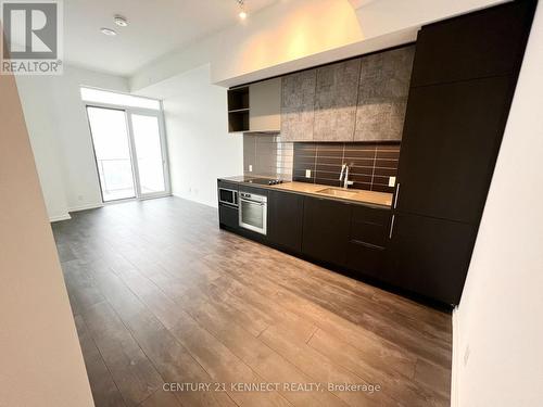 2502 - 1000 Portage Parkway, Vaughan, ON - Indoor Photo Showing Kitchen