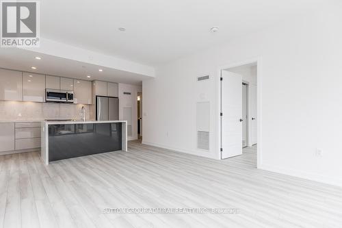 #218 - 415 Sea Ray Avenue, Innisfil, ON - Indoor Photo Showing Kitchen