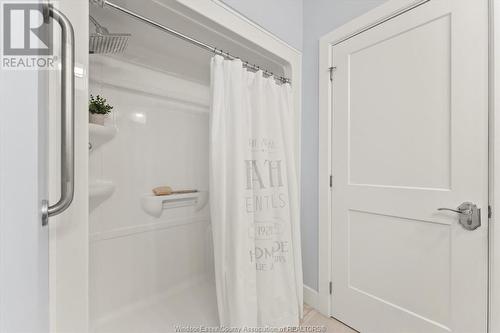 507 Gold Coast, Amherstburg, ON - Indoor Photo Showing Bathroom