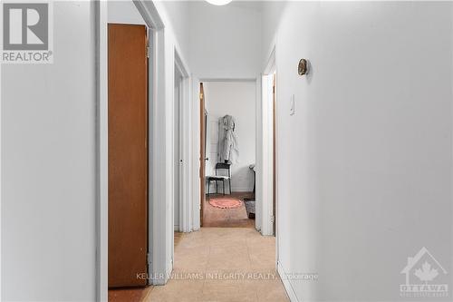 935 Goren Avenue, Ottawa, ON - Indoor Photo Showing Other Room