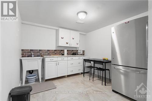 935 Goren Avenue, Ottawa, ON - Indoor Photo Showing Kitchen