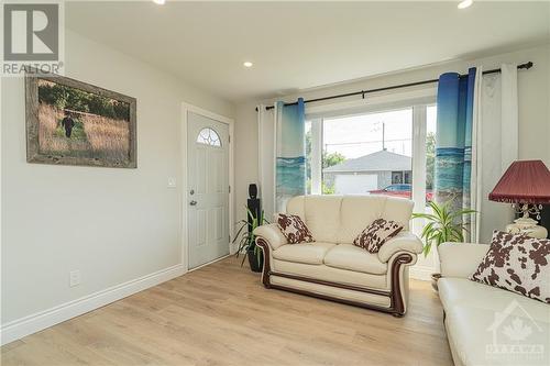 343 Harry Street, Renfrew, ON - Indoor Photo Showing Living Room