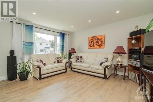 343 Harry Street, Renfrew, ON - Indoor Photo Showing Living Room