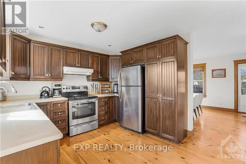 20122 Beaupre Road, South Glengarry, ON - Indoor Photo Showing Kitchen