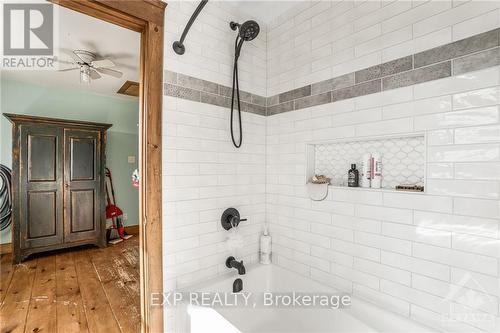 20122 Beaupre Road, South Glengarry, ON - Indoor Photo Showing Bathroom