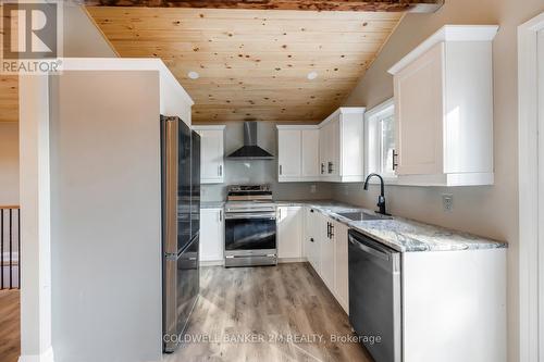 122 Mcgill Drive, Kawartha Lakes (Janetville), ON - Indoor Photo Showing Kitchen