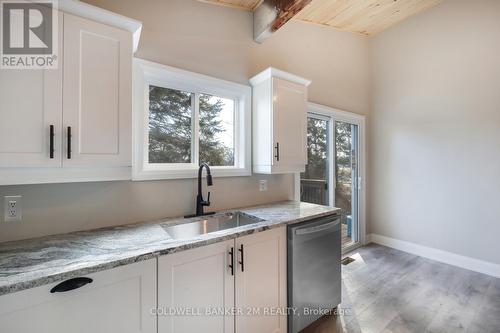 122 Mcgill Drive, Kawartha Lakes (Janetville), ON - Indoor Photo Showing Kitchen