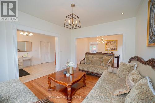 656 Geneva Street, St. Catharines, ON - Indoor Photo Showing Living Room