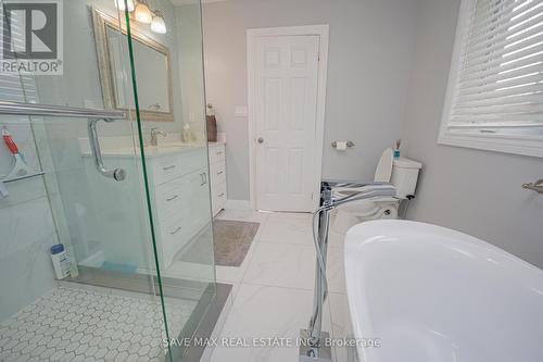 656 Geneva Street, St. Catharines, ON - Indoor Photo Showing Bathroom