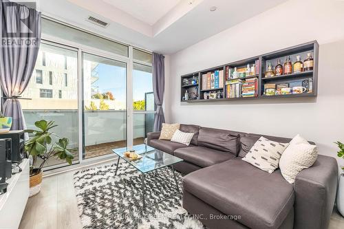 203 - 99 The Donway West Road, Toronto, ON - Indoor Photo Showing Living Room