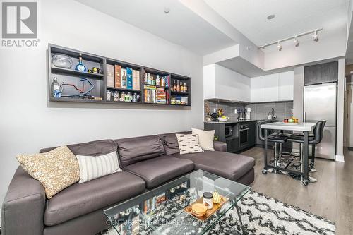 203 - 99 The Donway West Road, Toronto, ON - Indoor Photo Showing Living Room