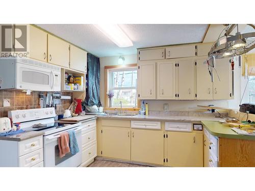 471 Baker Drive, Quesnel, BC - Indoor Photo Showing Kitchen With Double Sink