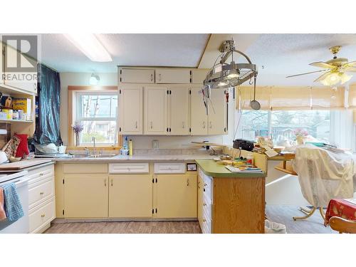 471 Baker Drive, Quesnel, BC - Indoor Photo Showing Kitchen With Double Sink