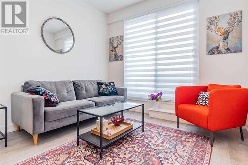 507 - 1 Grandview Avenue, Markham, ON - Indoor Photo Showing Living Room